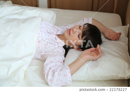 Women sleeping deeply in futon 22178227