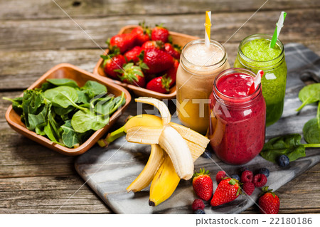 Milkshakes and smoothies Milkshakes and smoothies 22180186