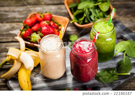 Milkshakes and smoothies Milkshakes and smoothies 22180187