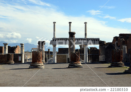 old building architecture in the pompei city italy old building architecture in the pompei city italy 22180310