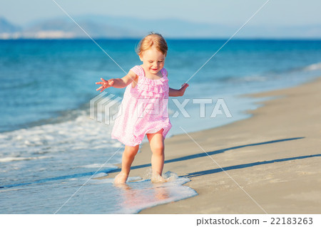 Little girl on the beach Little girl on the beach 22183263