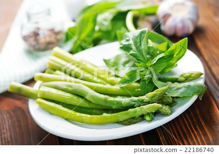 green asparagus green asparagus 22186740