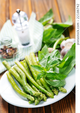 green asparagus green asparagus 22186742