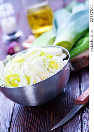fresh leek 22187063