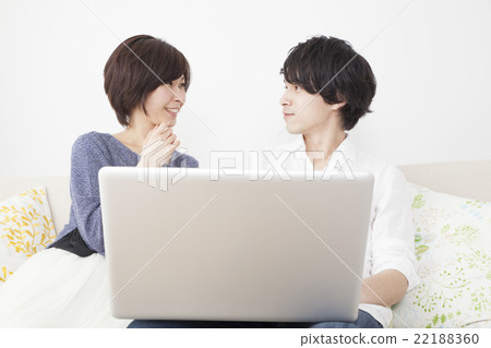 Men and women manipulating notebook PCs at home Men and women manipulating notebook PCs at home 22188360