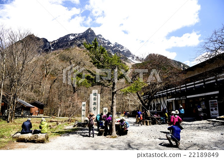 Myojikake and Mayakodakadake (photo shoot location: Kamikochi, Meigakkan) in May 22189849