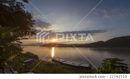 Sunset at Mekong river 22192518