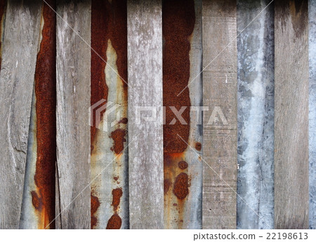 wood and galvanised sheet metal construction wall 22198613