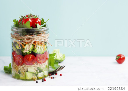 Mason Jar Salad with Quinoa 22199884