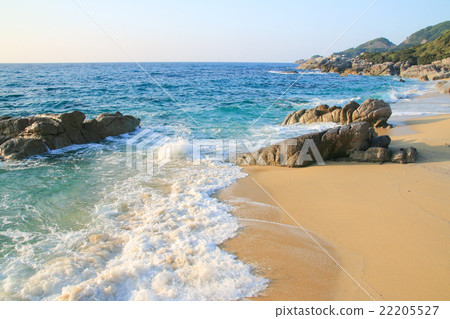 Yakushima sea turtle's spawning ground Nagata Naka Nishika beach gathering wave 22205527