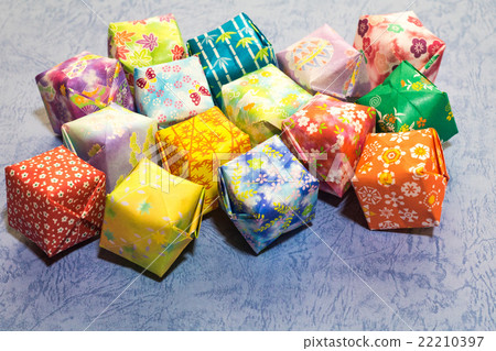 Colorful origami balloons 22210397