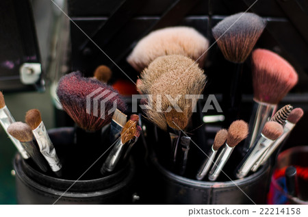 Selective focus of make up brushes. 22214158