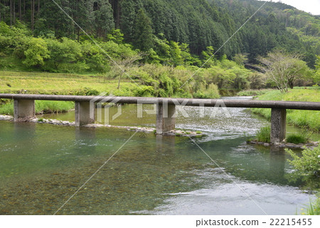 Settlement bridge upstream of the Shimanto River Settlement bridge upstream of the Shimanto River 22215455
