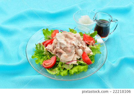 夏天的冷涮鍋（豬肉冷凍涮鍋）菜。 22218106