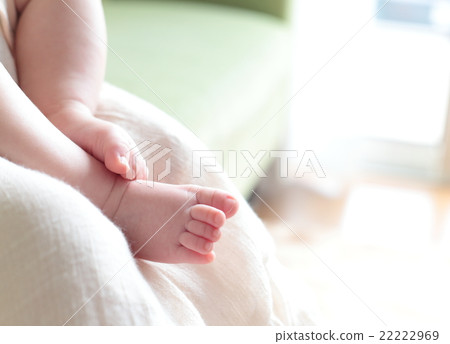 Baby feet sitting on mother 22222969