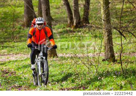 Mountain Bike cyclist riding single track 22223442