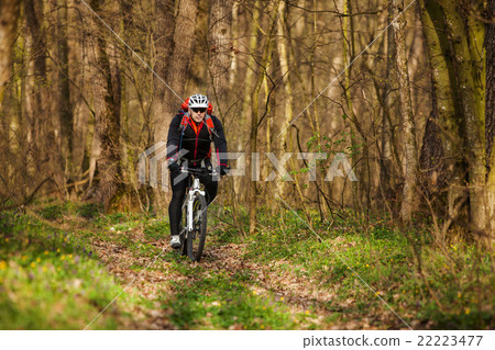 Mountain Bike cyclist riding single track 22223477