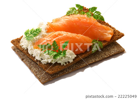 Bread crisp with salmon, soft cheese and chervil 22225049
