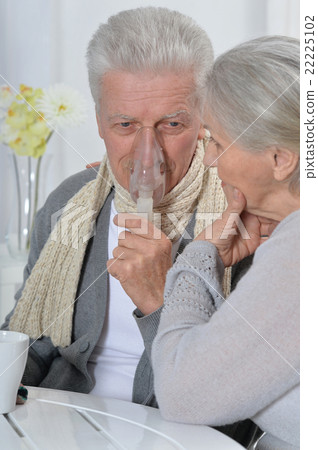 ill Senior couple  22225102