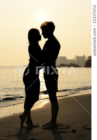 A couple kissing in the sunset sea 22225412