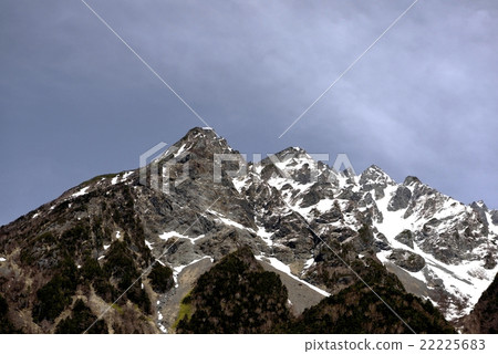 Myojikake and Mayakodakadake (photo shoot location: Oku Kamikochi, near Meigakkan) in May Myojikake and Mayakodakadake (photo shoot location: Oku Kamikochi, near Meigakkan) in May 22225683