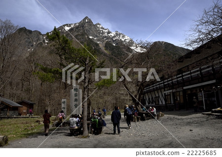 Myojikake and Mayakodakadake (photo shoot location: Oku Kamikochi, Meigakan) in May Myojikake and Mayakodakadake (photo shoot location: Oku Kamikochi, Meigakan) in May 22225685