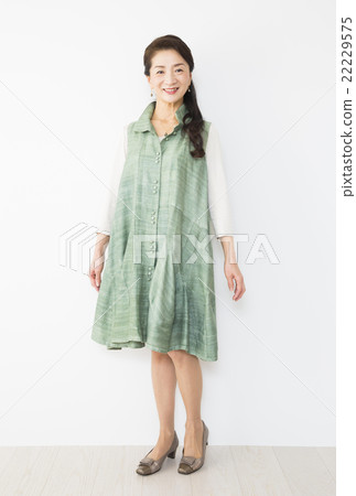 Portrait middle women Portrait middle women 22229575