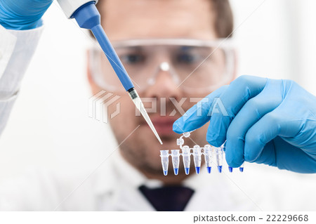 Experiences male researcher is working with 22229668