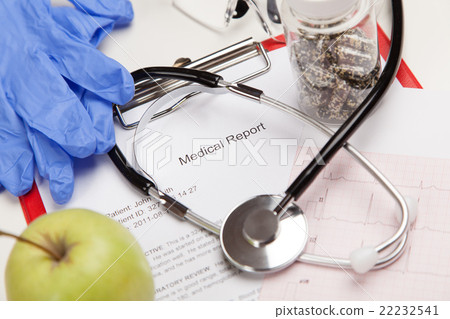 Medical report and cardiogram Medical report and cardiogram 22232541