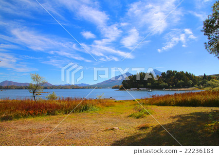 Hibara湖在秋天和Bandai山 Hibara湖在秋天和Bandai山 22236183