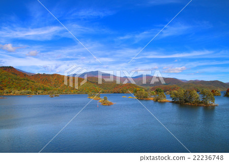 秋元湖在秋天 22236748