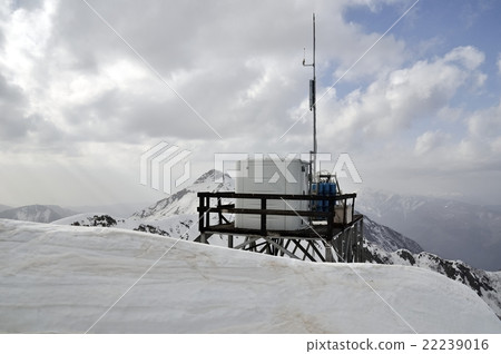 Oxygen station on snow mountain 22239016