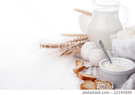 sour cream, crackers and dairy products 22243089
