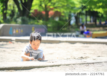 嬰兒玩沙盒 22247761