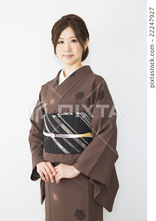 Kimono women 22247927