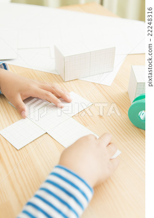 正在建設中的女孩鳥瞰視圖零件切割零件切割身體部位零件女孩小學生數學 正在建設中的女孩鳥瞰視圖零件切割零件切割身體部位零件女孩小學生數學 22248316
