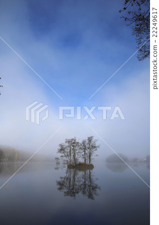 Lake Sohara in autumn 22249617