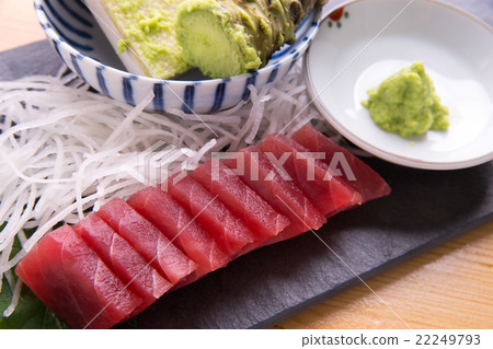 Tuna sashimi and Aoi Motoyama 22249793