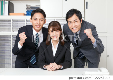 Male and female business team 22251002