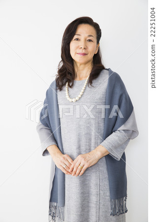 Portrait middle women Portrait middle women 22251004