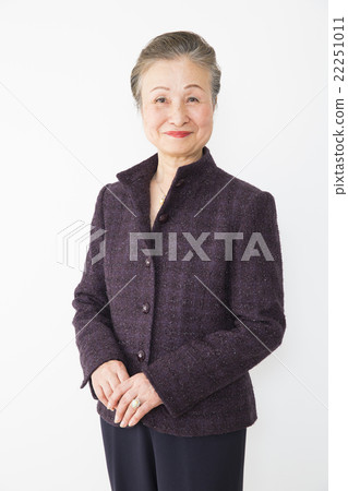 Senior women portrait 22251011