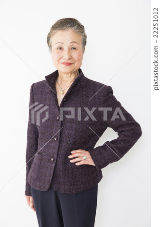 Senior women portrait 22251012