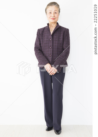 Senior women portrait 22251019