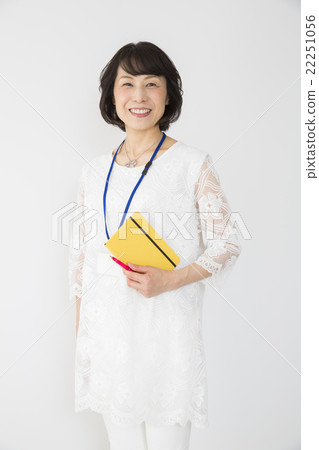 Middle-aged female 22251056