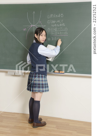 女孩高中學習帶著微笑 女孩高中學習帶著微笑 22252521