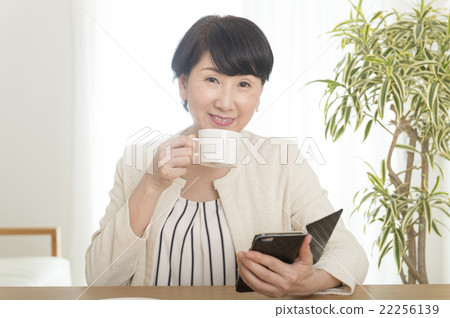 Middle aged women watching smaho Middle aged women watching smaho 22256139