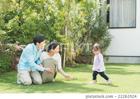 Family image (fresh green) 22262024