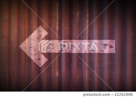 Arrow sign to left hand on old zinc sheet 22262806