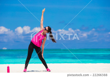 Healthy athlete woman working out doing exercise 22266388