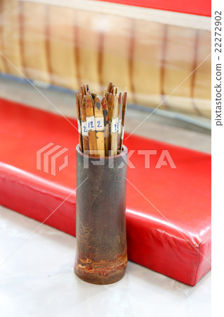 Wood esiimsi is horoscope prediction equipment. 22272902